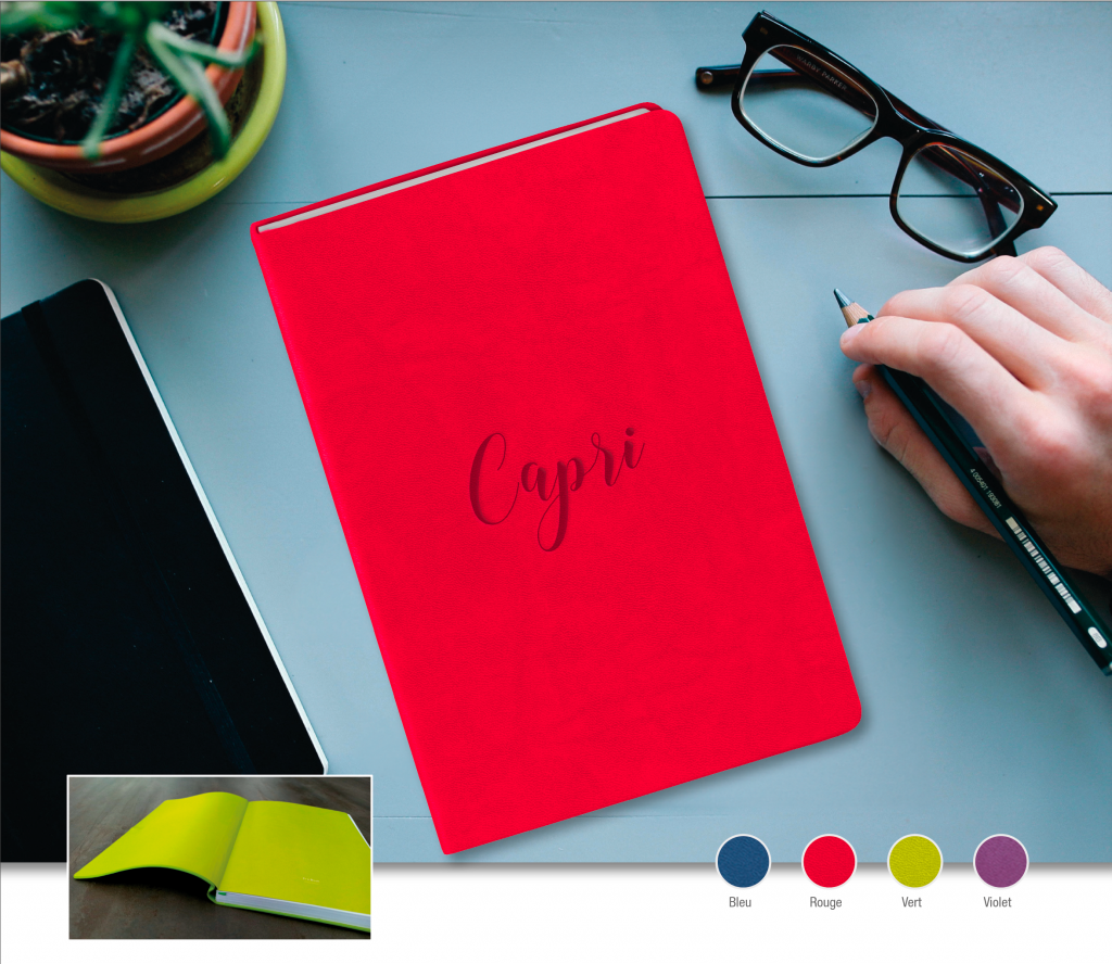 Carnet d'écriture Capri rouge avec marquage à chaud et détail de la deuxième de couverture verte